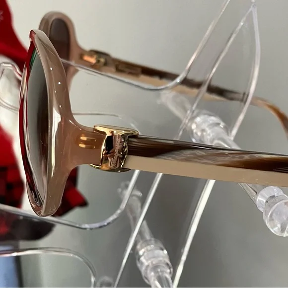 Salvator Ferragamo Elegant Brown Sunglasses - Picture 10 of 11